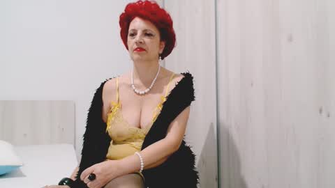 Milfsupreme online show from November 2025 01:44:01 PM