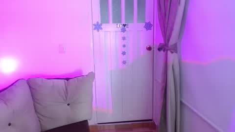 Snapshot of milfrosalie chatting on September 2025 10:51:01 AM Rosalie online show from September 2025 10:51:01 AM