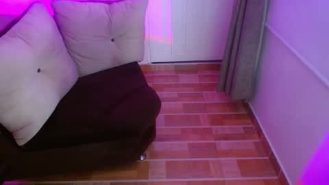 Snapshot of milfrosalie chatting on October 2025 11:29:02 AM Rosalie online show from October 2025 11:29:02 AM