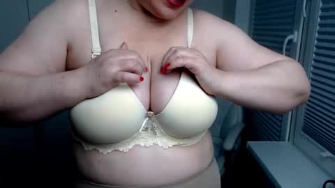 Snapshot of milfscarlette chatting on September 2025 04:36:02 AM MilfScarlette online show from September 2025 04:36:02 AM