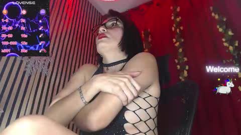 Snapshot of milfsexx_ chatting on November 2025 11:15:01 PM Andrea online show from November 2025 11:15:01 PM