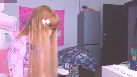 Snapshot of miliameow chatting on October 2025 08:49:02 PM Milia online show from October 2025 08:49:02 PM