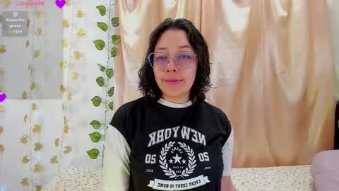 Snapshot of milie_yue206028 chatting on December 2025 02:00:01 PM Millie online show from December 2025 02:00:01 PM