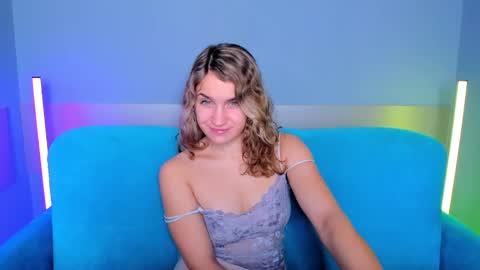 Snapshot of milkablond chatting on December 2024 01:00:02 AM milkablond online show from December 2024 01:00:02 AM