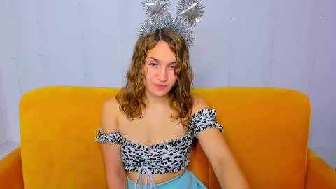 Snapshot of milkablond chatting on December 2024 10:45:01 PM milkablond online show from December 2024 10:45:01 PM