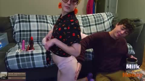 Snapshot of milkandhoneycams chatting on October 2025 02:48:01 AM MilkandHoney online show from October 2025 02:48:01 AM