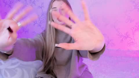 Vivian online show from December 2024 11:34:02 AM