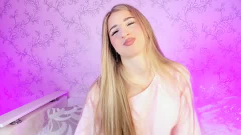 Vivian online show from January 2025 08:41:02 AM