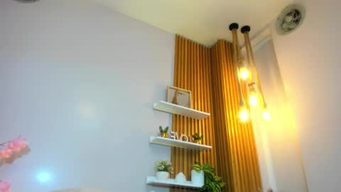 Snapshot of milkybaby_ chatting on December 2025 05:33:02 PM Sofia online show from December 2025 05:33:02 PM