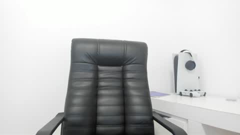 Snapshot of milkykandy chatting on December 2024 04:20:01 PM Livia online show from December 2024 04:20:01 PM