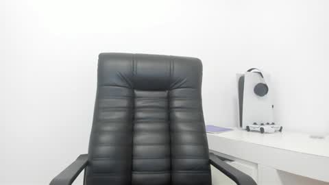 Snapshot of milkykandy chatting on December 2024 07:25:02 PM Livia online show from December 2024 07:25:02 PM