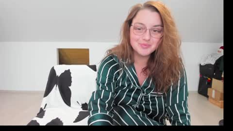 Snapshot of milkykandy chatting on December 2025 10:33:01 AM Livia online show from December 2025 10:33:01 AM