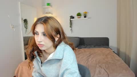 Snapshot of milkyscars_ chatting on September 2025 11:25:01 AM Darcy online show from September 2025 11:25:01 AM