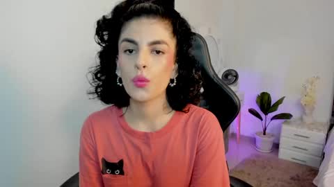 Snapshot of milla_pixxie chatting on December 2024 07:06:02 AM Milagros online show from December 2024 07:06:02 AM