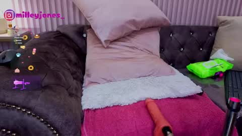 milleyjones_ online show from April 2026 01:41:02 PM