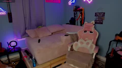 Snapshot of milli_moon chatting on February 2026 05:08:02 AM Mila online show from February 2026 05:08:02 AM