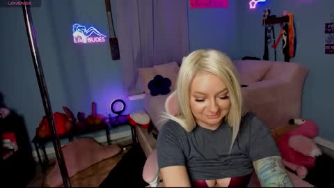 Snapshot of milli_moon chatting on March 2026 03:14:01 AM Mila online show from March 2026 03:14:01 AM