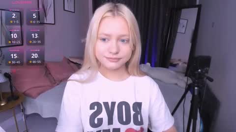 Snapshot of millie_vanillie chatting on September 2025 01:34:02 PM Millie online show from September 2025 01:34:02 PM