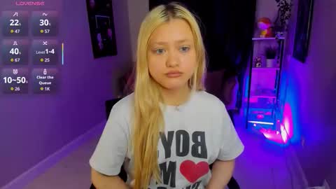 Snapshot of millie_vanillie chatting on October 2025 03:54:01 PM Millie online show from October 2025 03:54:01 PM