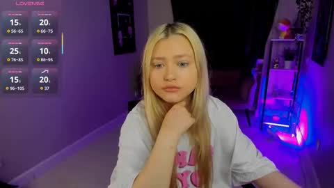 Snapshot of millie_vanillie chatting on October 2025 02:15:01 PM Millie online show from October 2025 02:15:01 PM