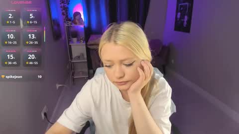 Snapshot of millie_vanillie chatting on October 2025 02:04:01 PM Millie online show from October 2025 02:04:01 PM