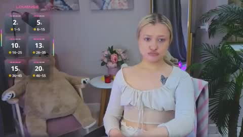 Snapshot of millie_vanillie chatting on October 2025 03:22:02 PM Millie online show from October 2025 03:22:02 PM