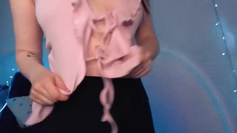 Snapshot of milliedoll chatting on September 2025 04:37:02 AM Millie online show from September 2025 04:37:02 AM