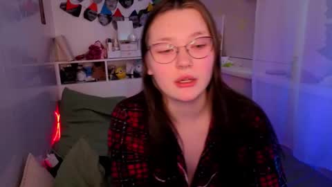 Snapshot of milliedoll chatting on December 2025 04:52:01 AM Millie online show from December 2025 04:52:01 AM