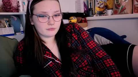 Snapshot of milliedoll chatting on January 2026 03:53:01 AM Millie online show from January 2026 03:53:01 AM