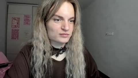 mili-kira online show from May 2026 07:19:02 PM
