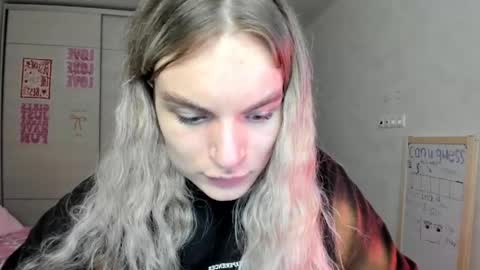 mili-kira online show from May 2026 07:51:01 PM