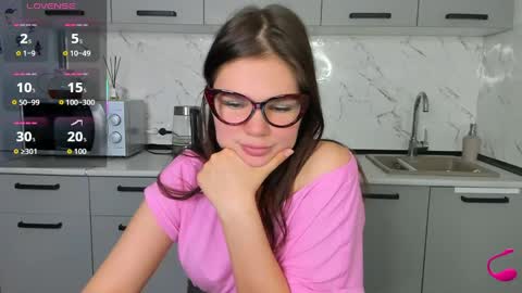 Snapshot of milly_brown_ chatting on June 2026 06:43:01 PM Welcome My name is Tina online show from June 2026 06:43:01 PM