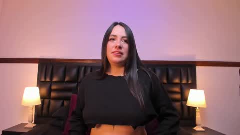 Snapshot of milu_w4llace chatting on February 2025 11:03:02 PM Milu Wallace online show from February 2025 11:03:02 PM