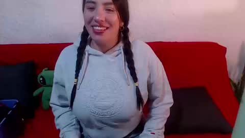 Milu Wallace  online show from February 2026 11:25:02 PM