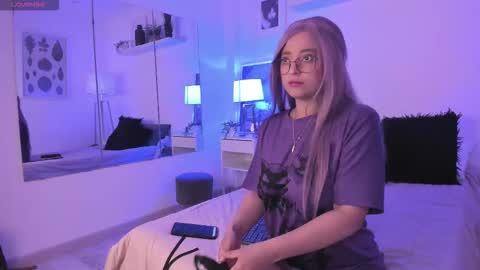 Miluu DH online show from November 2025 12:37:02 PM