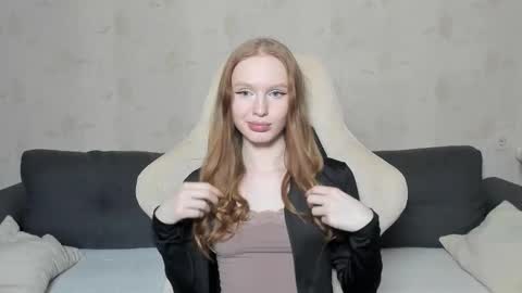 Snapshot of milymi_ chatting on December 2025 06:12:01 PM Milena and Jasper online show from December 2025 06:12:01 PM