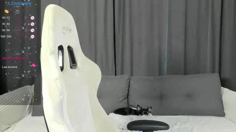 Snapshot of milymi_ chatting on December 2025 10:11:01 AM Milena and Jasper online show from December 2025 10:11:01 AM