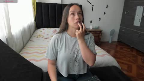 Snapshot of milysauria_ chatting on July 2026 12:45:01 PM Mily online show from July 2026 12:45:01 PM