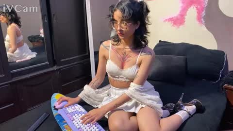 Suki 3 online show from February 2026 01:10:02 AM