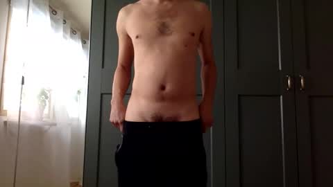 mince_alors online show from February 2026 03:57:01 PM