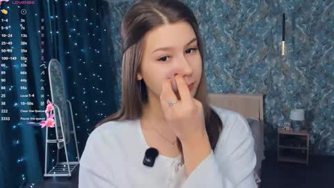 Snapshot of minditrelles chatting on January 2026 07:02:01 AM Mindi online show from January 2026 07:02:01 AM