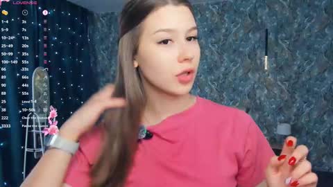 Snapshot of minditrelles chatting on January 2026 07:01:02 AM Mindi online show from January 2026 07:01:02 AM