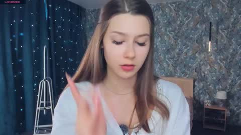 Snapshot of minditrelles chatting on February 2026 07:07:02 AM Mindi online show from February 2026 07:07:02 AM