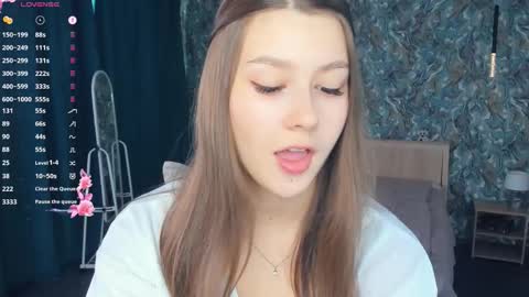 Snapshot of minditrelles chatting on February 2026 07:13:02 AM Mindi online show from February 2026 07:13:02 AM