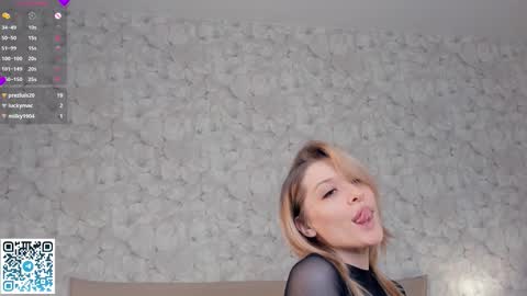 Snapshot of minditrelles chatting on February 2026 07:51:01 AM Mindi online show from February 2026 07:51:01 AM