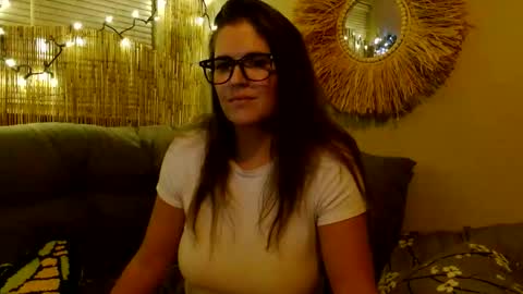 Mindy online show from October 2025 06:15:01 AM