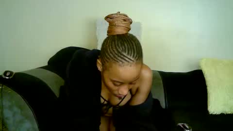 minieme001 online show from March 2026 06:57:01 PM