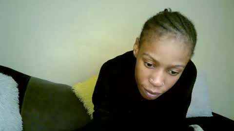 minieme001 online show from March 2026 06:03:02 PM