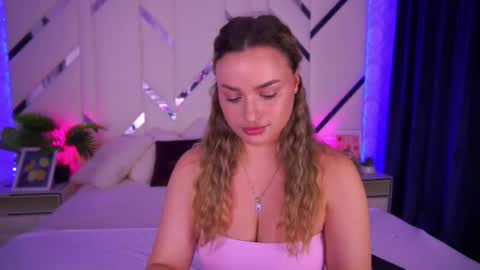 minifox_ online show from October 2025 06:43:01 AM