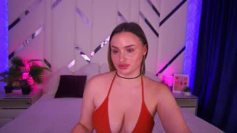 minifox_ online show from November 2025 05:12:01 PM